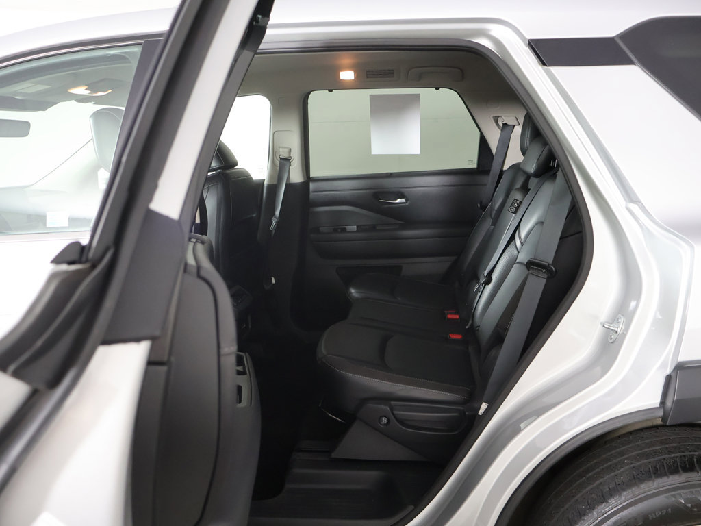 Used 2023 Nissan Pathfinder SL AWD/4WD image 34