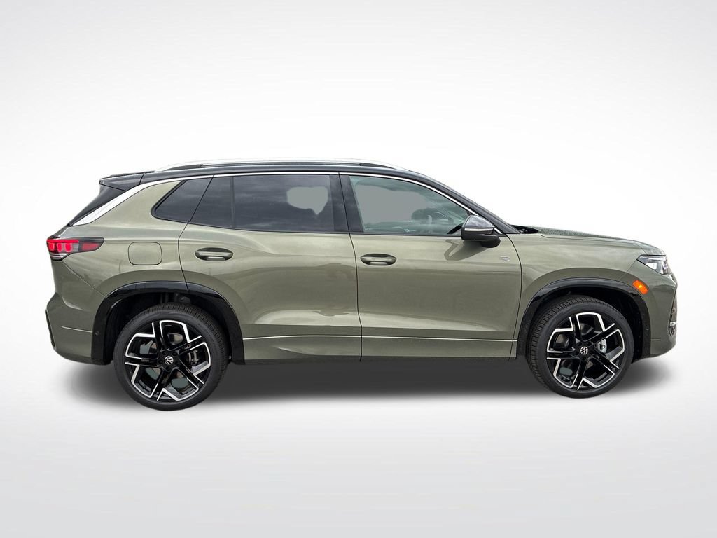 New 2026 Volkswagen Tiguan SEL R-Line AWD/4WD image 2