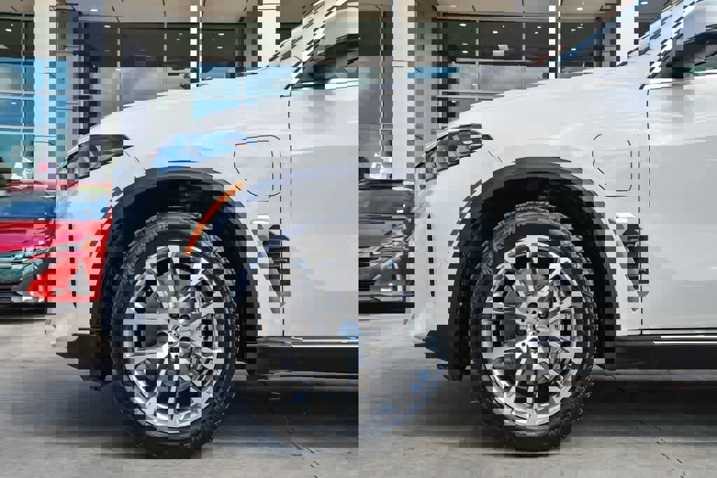 Used 2024 BMW X5 xDrive50e image 10