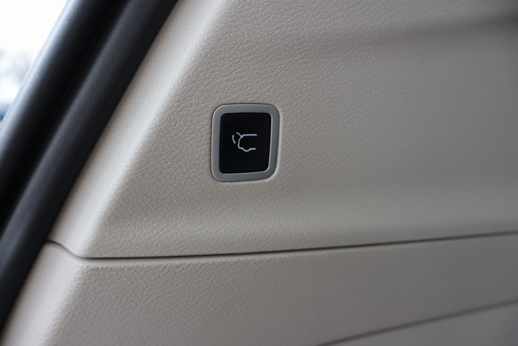 Used 2022 Chrysler Pacifica Limited image 37