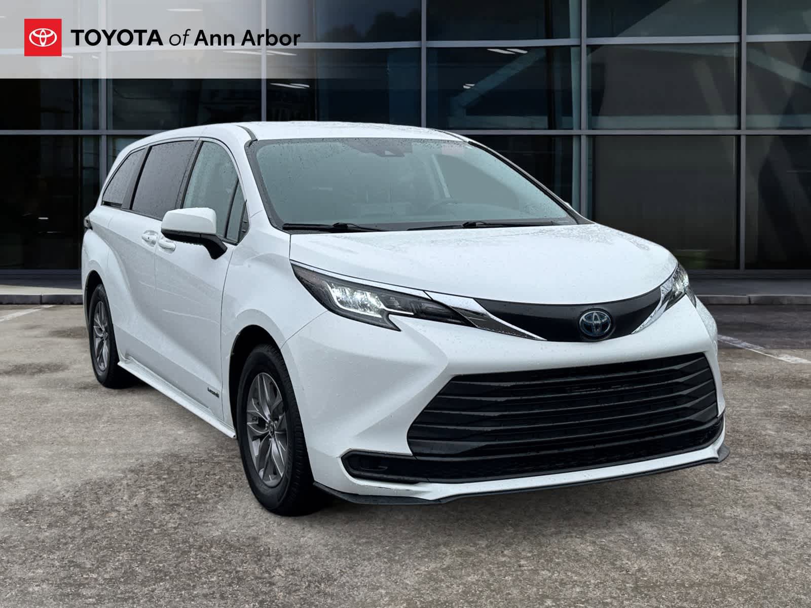 Used 2021 Toyota Sienna LE FWD image 1