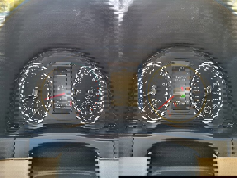 Used 2011 Volkswagen Tiguan SE image 12