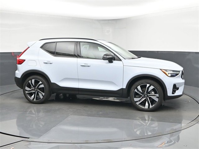 Used 2024 Volvo XC40 B5 Ultimate w/ Protection Package Premier image 5