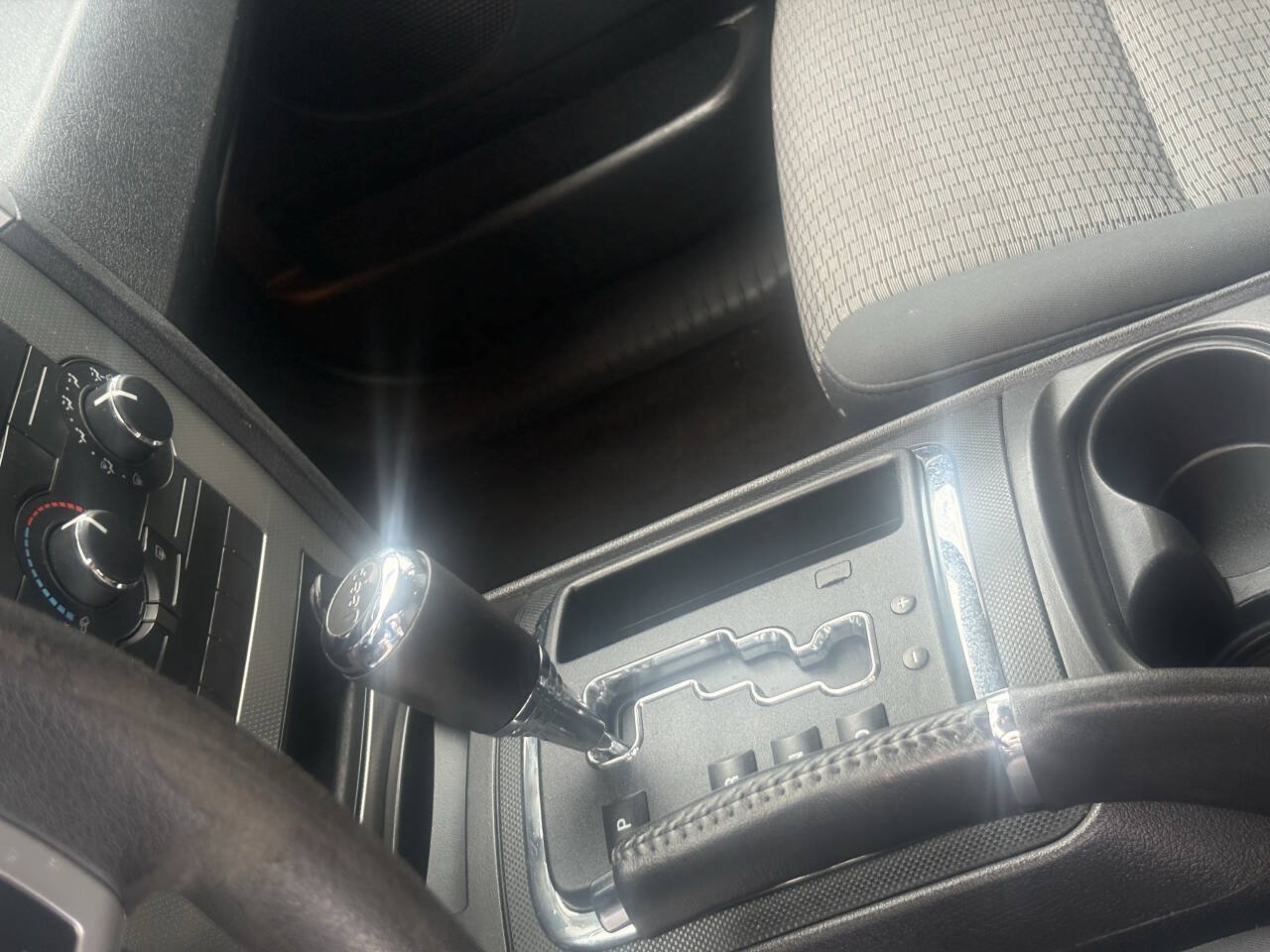 Used 2010 Jeep Grand Cherokee Laredo AWD/4WD image 19