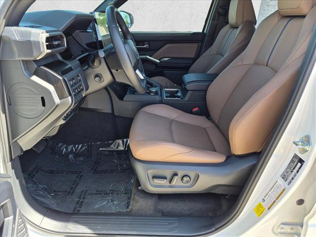 Used 2025 Toyota 4Runner Limited w/ Tow Technology Package AWD/4WD image 17