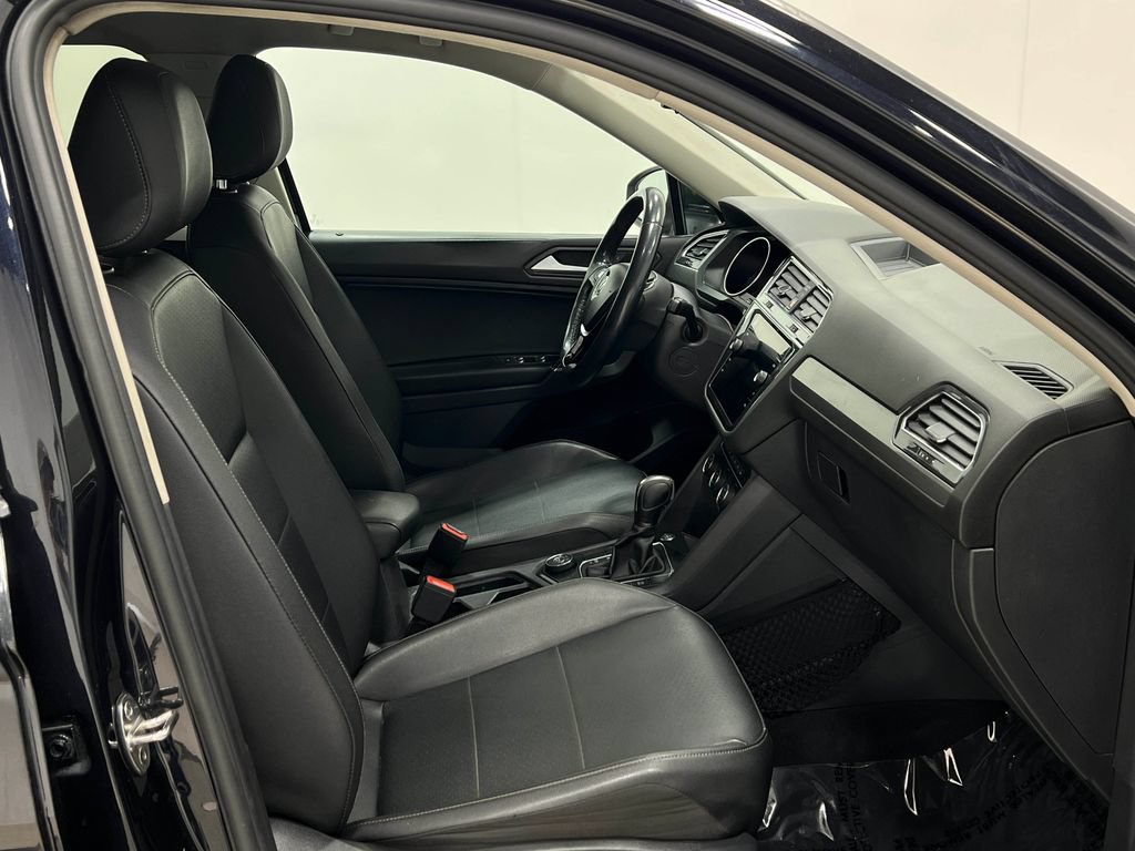 Used 2020 Volkswagen Tiguan SE AWD/4WD image 33