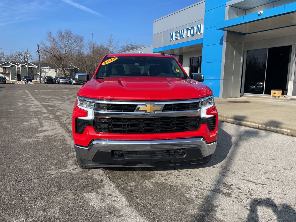 Used 2024 Chevrolet Silverado 1500 LT image 2