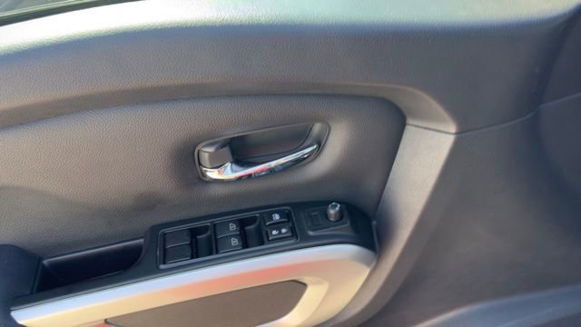 Used 2023 Nissan Titan SV image 11