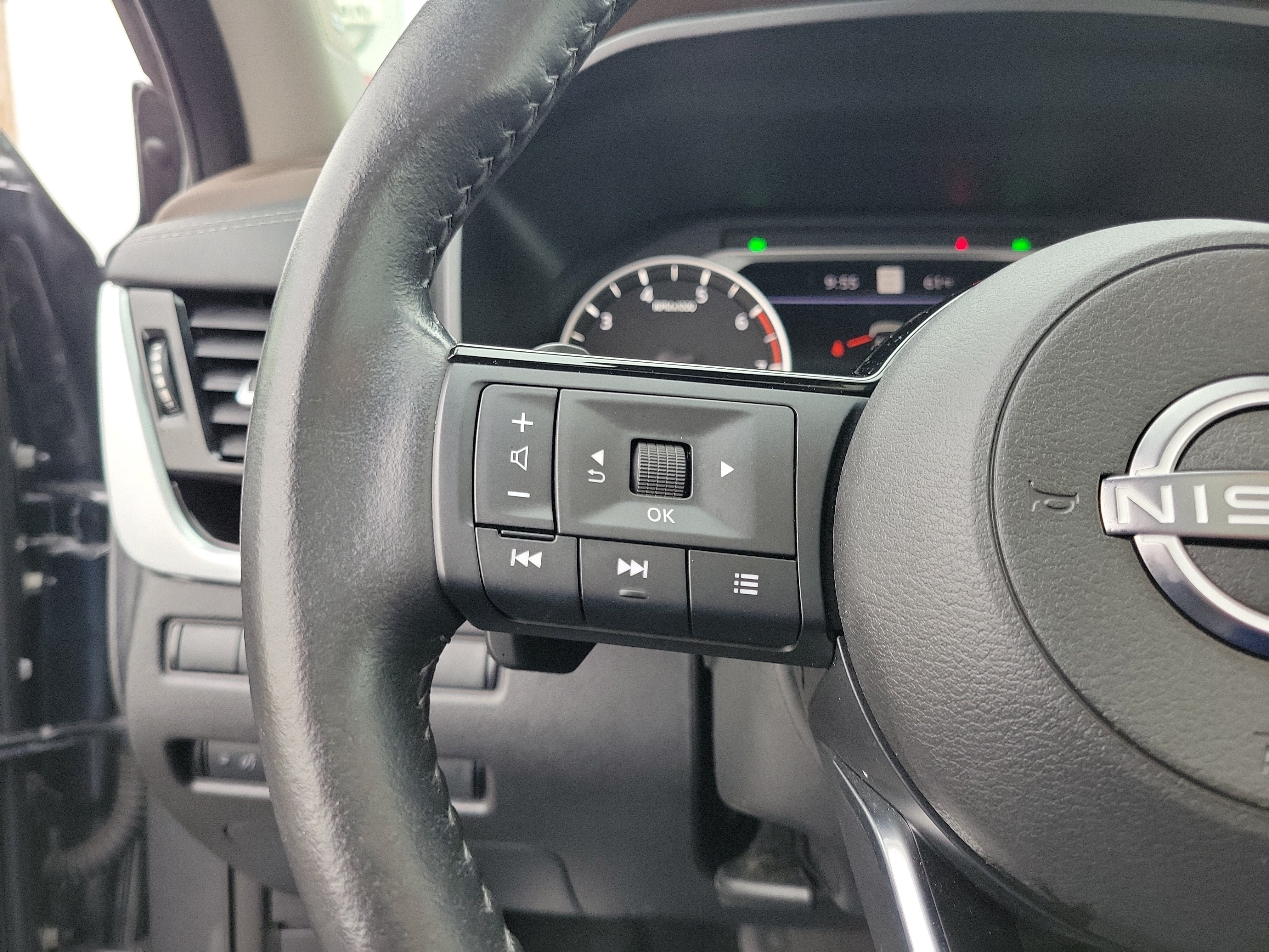 Used 2023 Nissan Rogue SL w/ SL Premium Package AWD/4WD image 22