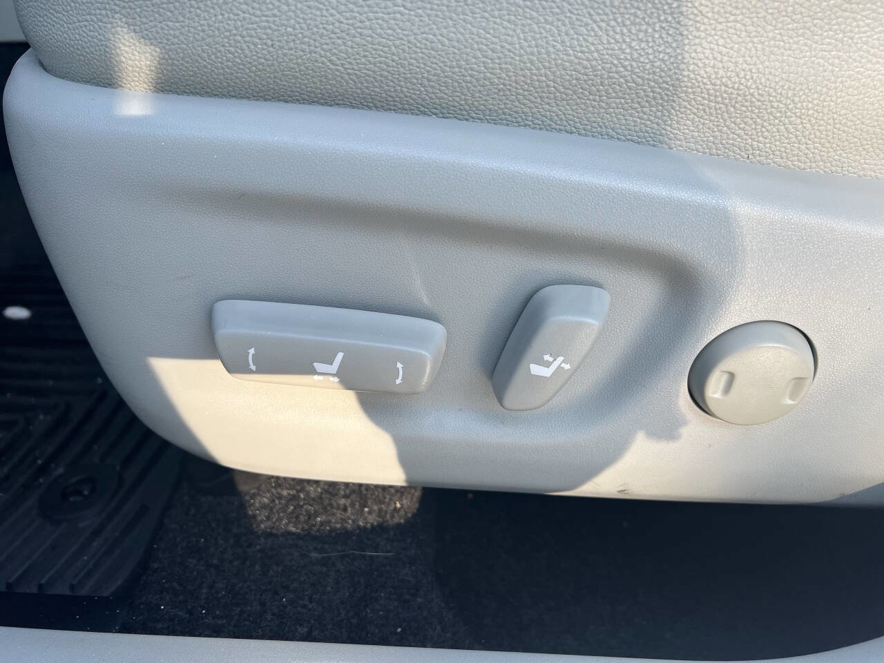 Used 2015 Toyota Prius Four w/ Deluxe Solar Roof Package image 17