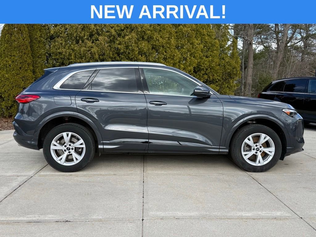 Used 2025 Audi Q5 Premium w/ Convenience Package image 7