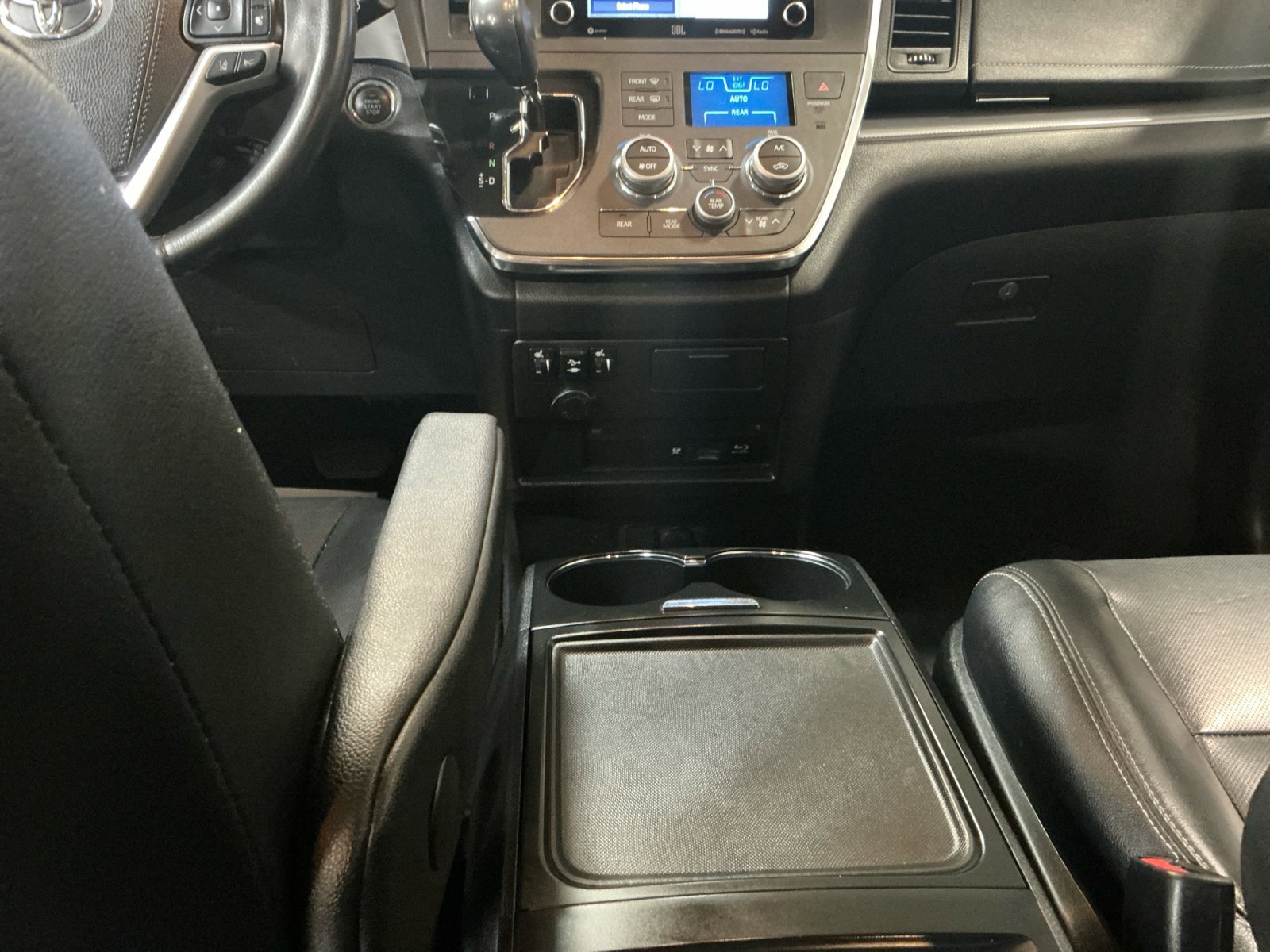 Used 2019 Toyota Sienna SE Premium w/ Carpet Mat Package AWD/4WD image 20