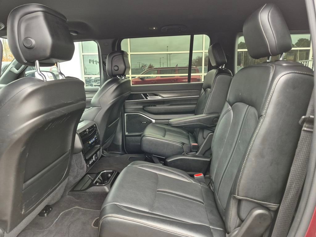 Used 2024 Jeep Wagoneer Series III image 13