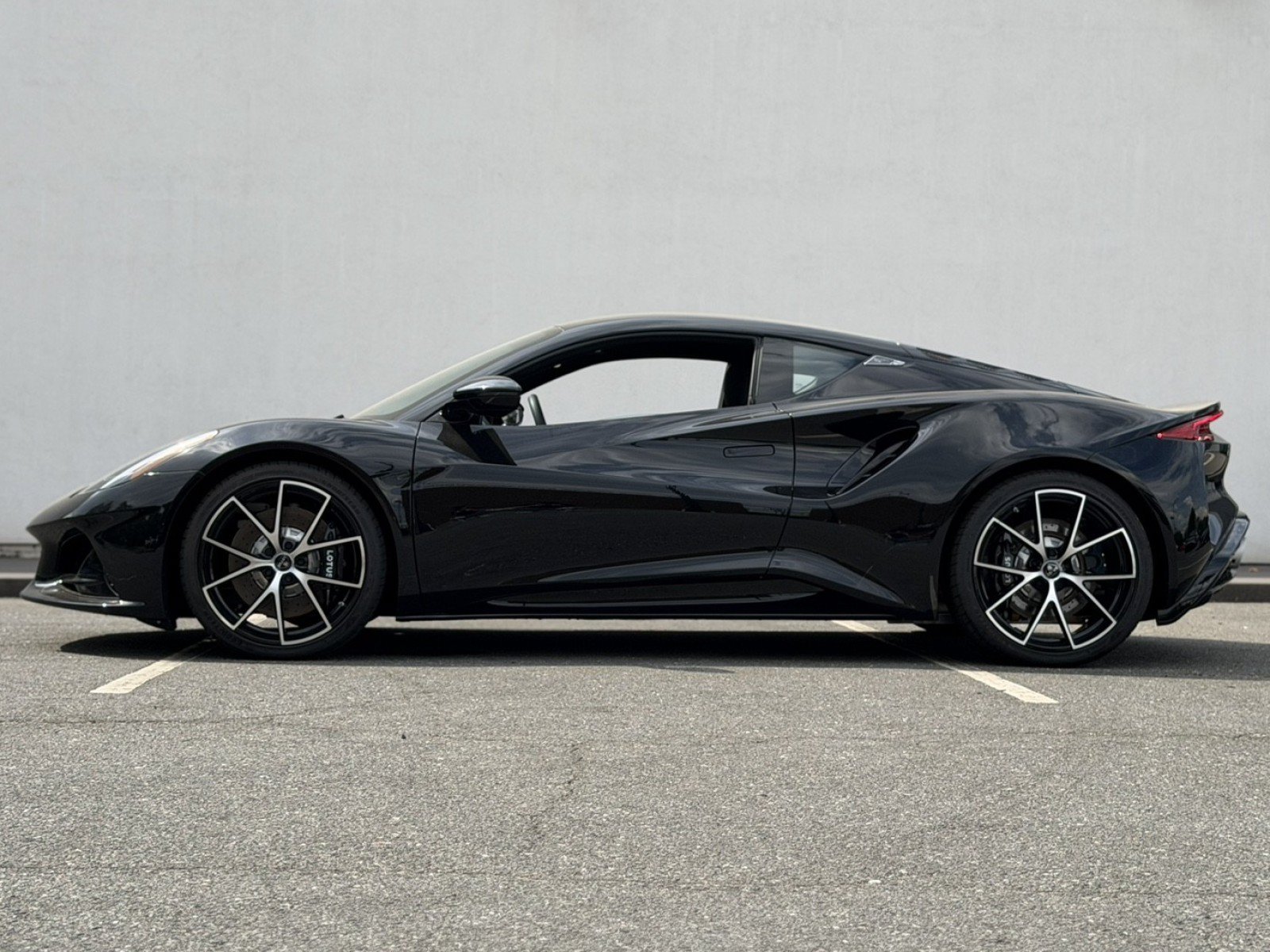 Used 2025 Lotus Emira RWD image 4