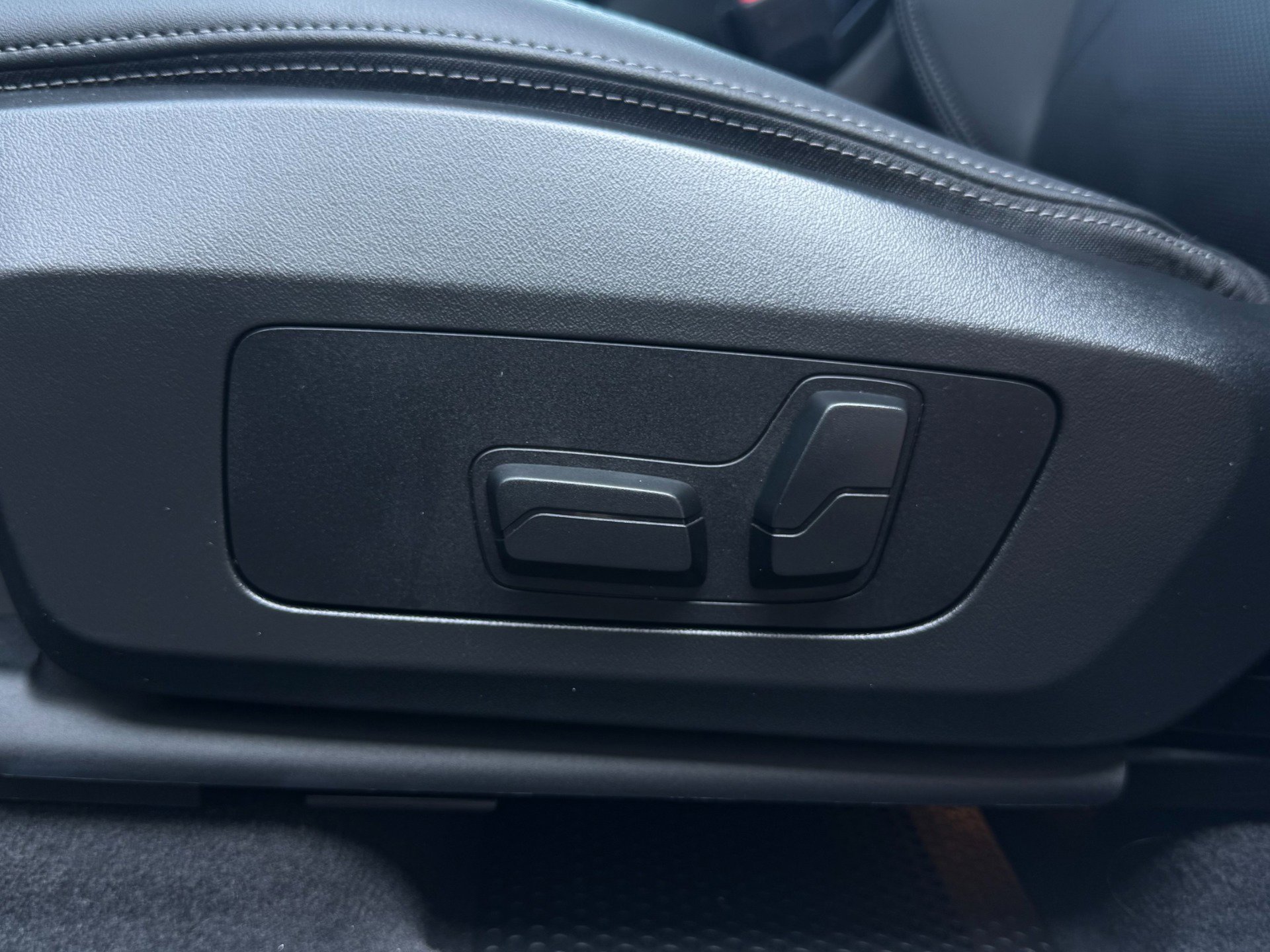 Used 2024 BMW X1 xDrive28i w/ Convenience Package image 17