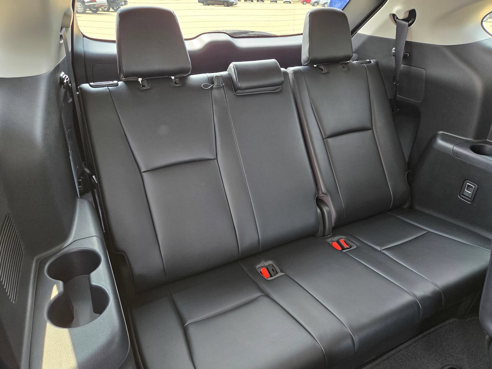 Used 2022 Toyota Highlander XLE FWD image 29