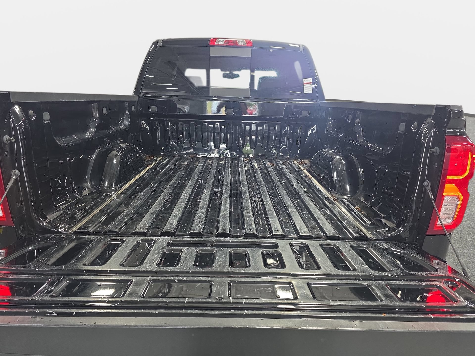 Used 2018 Chevrolet Silverado 1500 LTZ w/ Sport Package AWD/4WD image 12