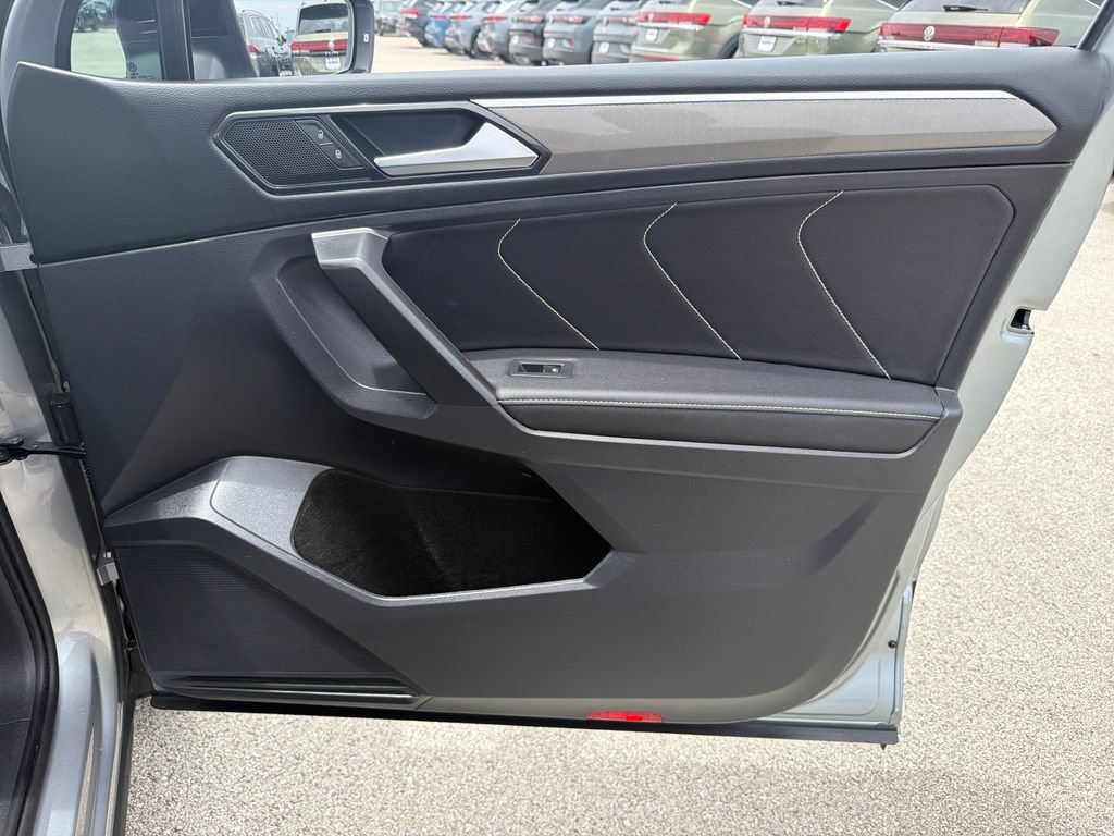 Certified 2023 Volkswagen Tiguan SE R-Line FWD image 25