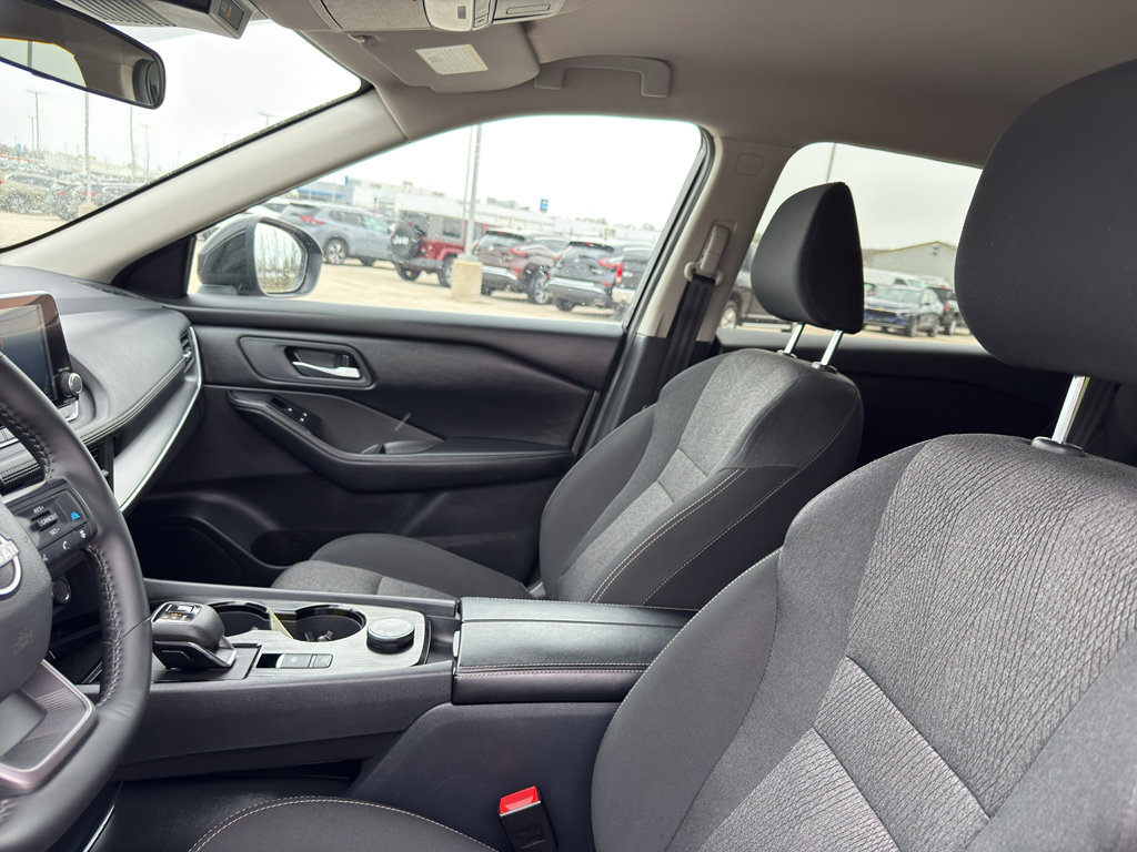 Certified 2025 Nissan Rogue SV AWD/4WD image 28
