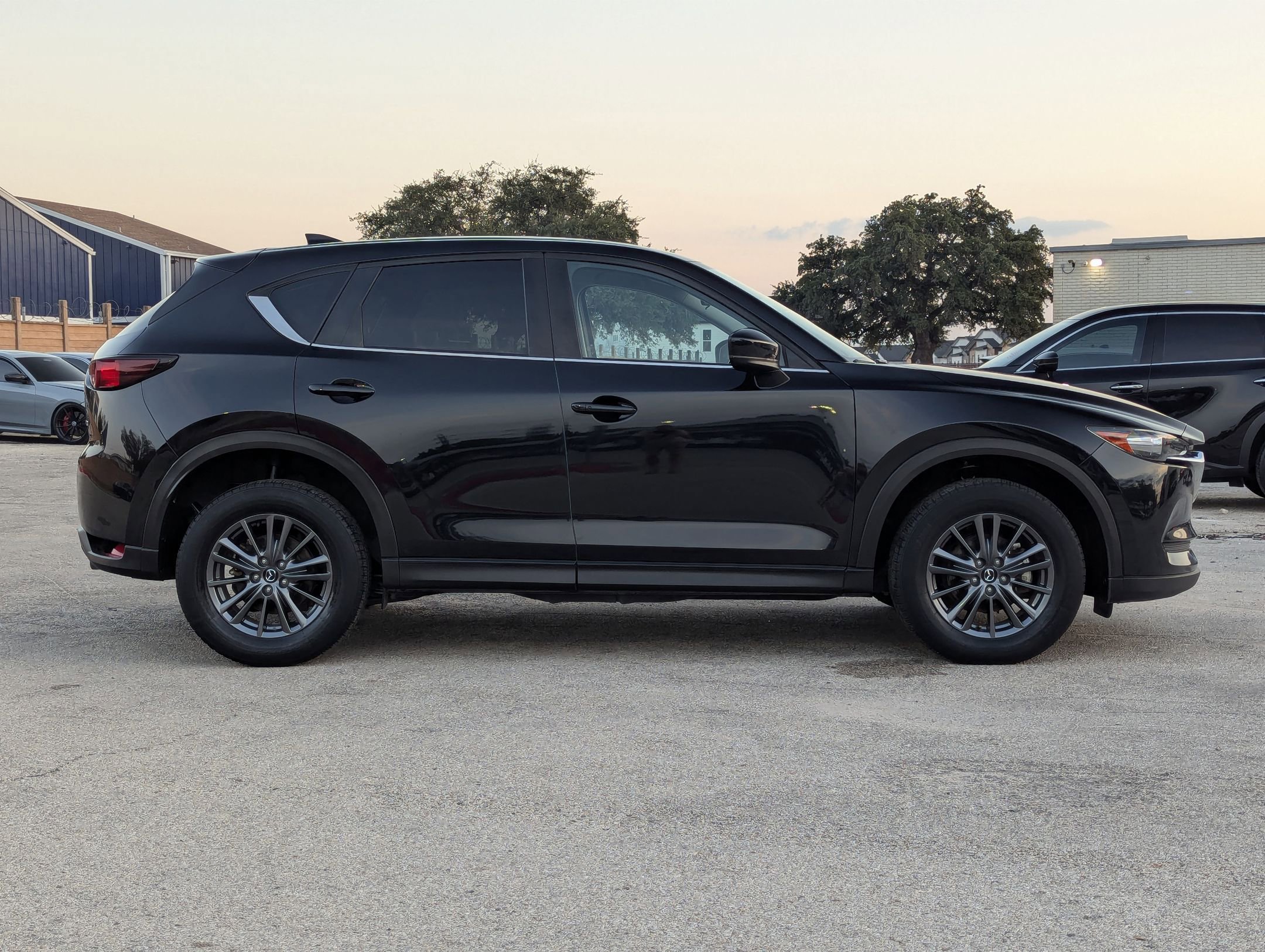 Used 2021 MAZDA CX-5 Touring image 3
