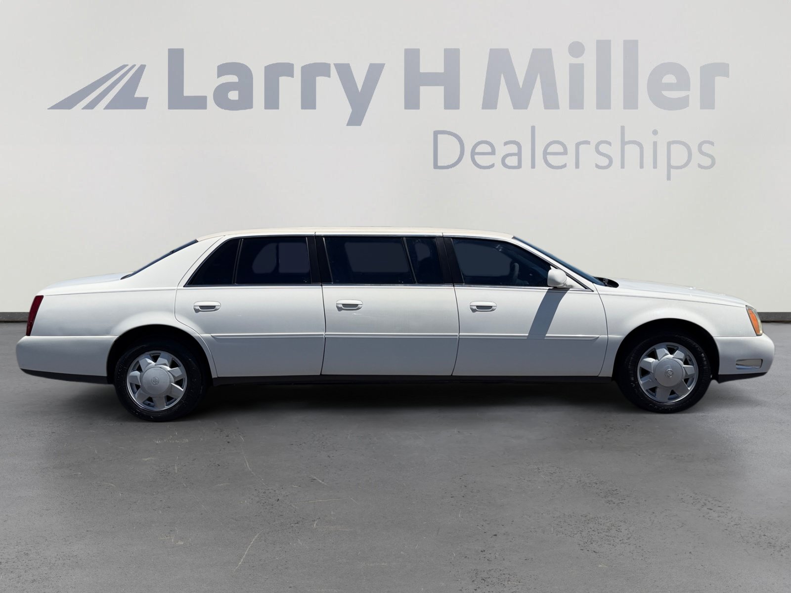 Used 2003 Cadillac De Ville Limousine FWD image 6