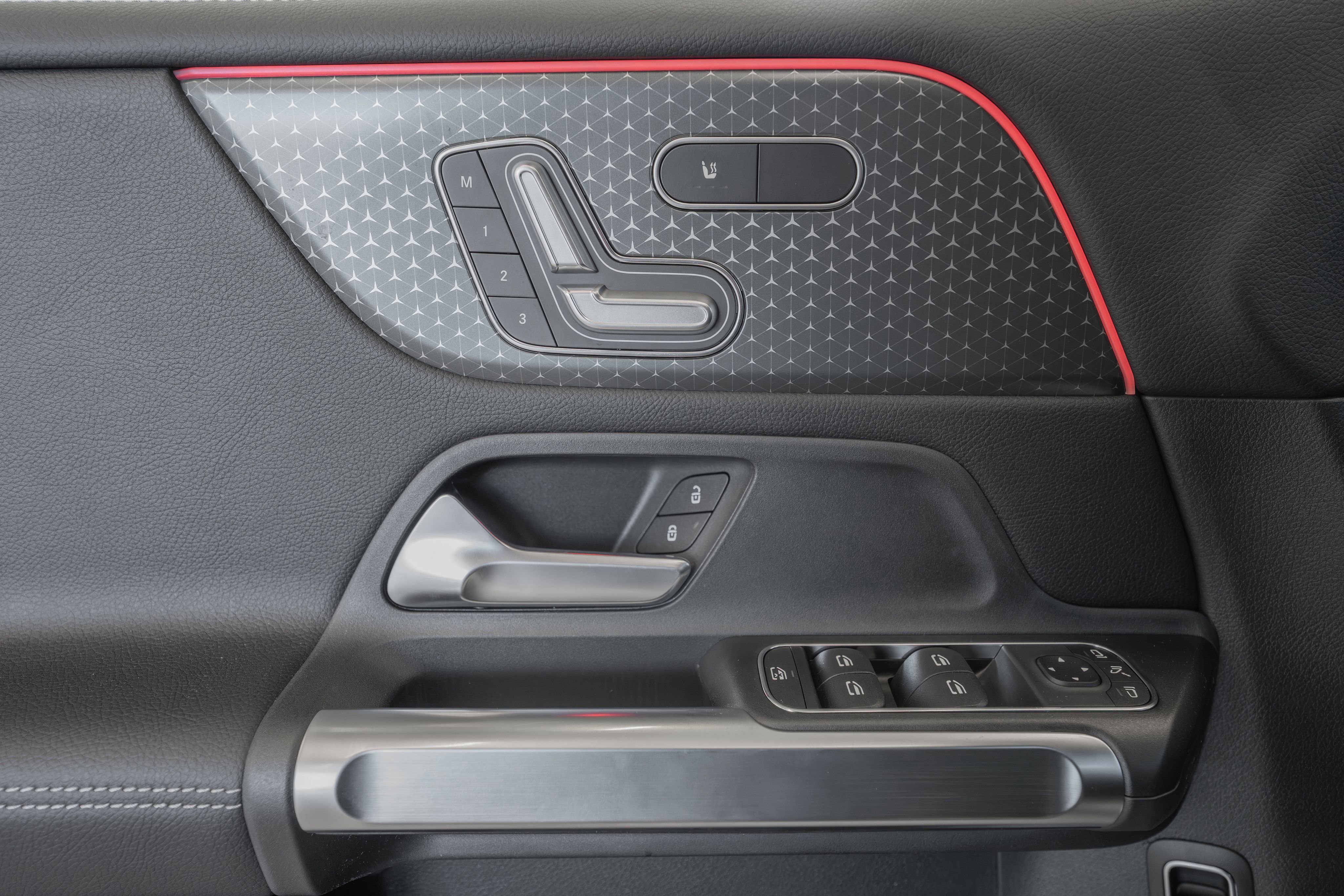 Certified 2025 Mercedes-Benz GLB 250 image 33