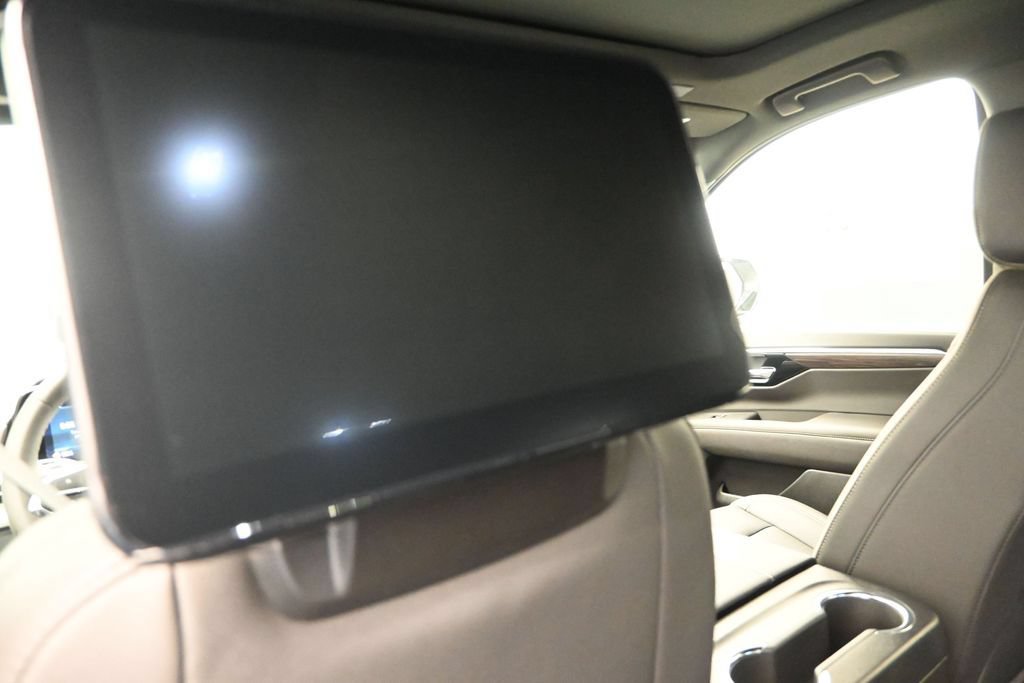 New 2026 Chevrolet Suburban Premier RWD image 18