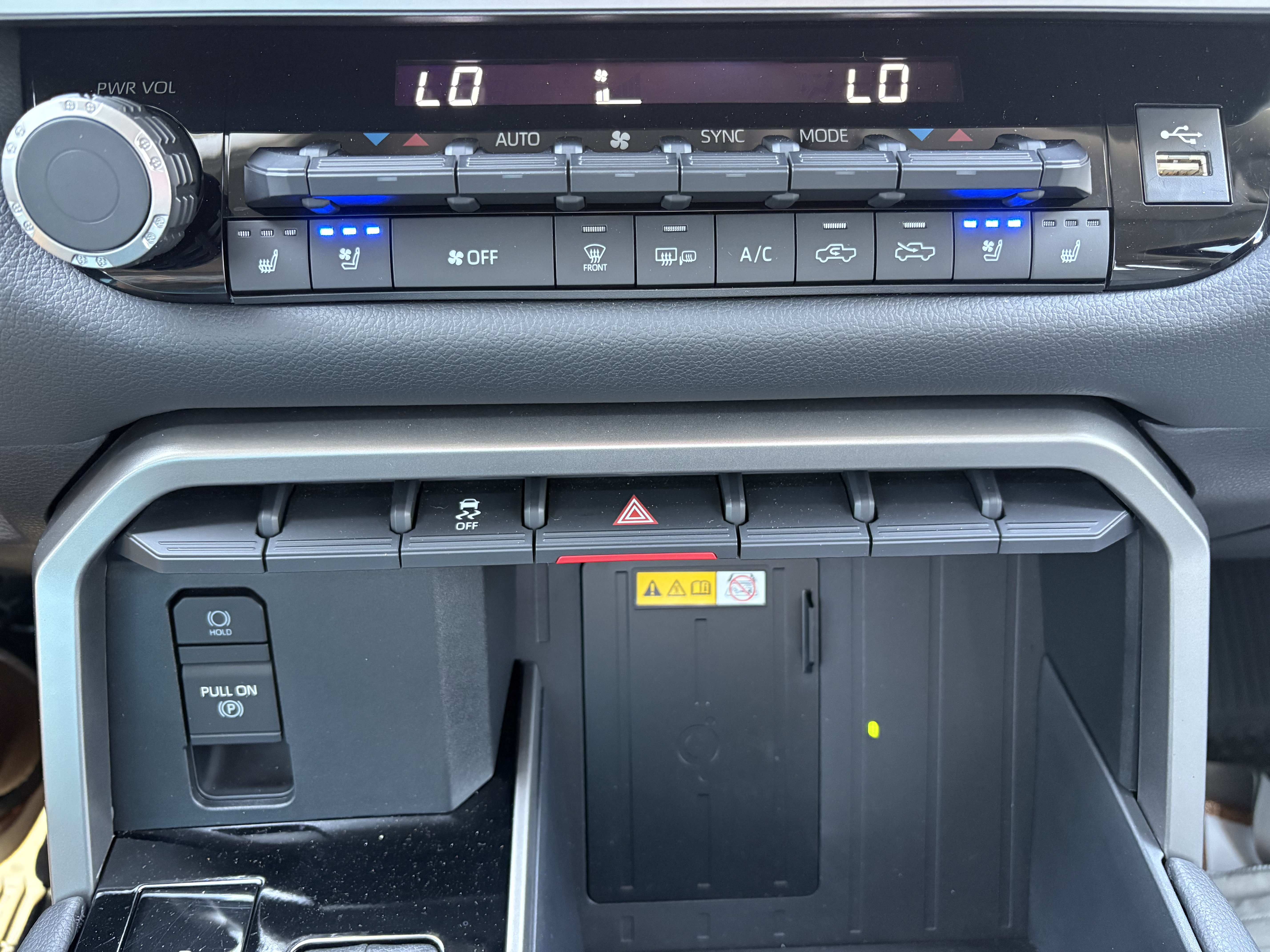Used 2024 Toyota Tundra Limited w/ Power Package AWD/4WD image 11