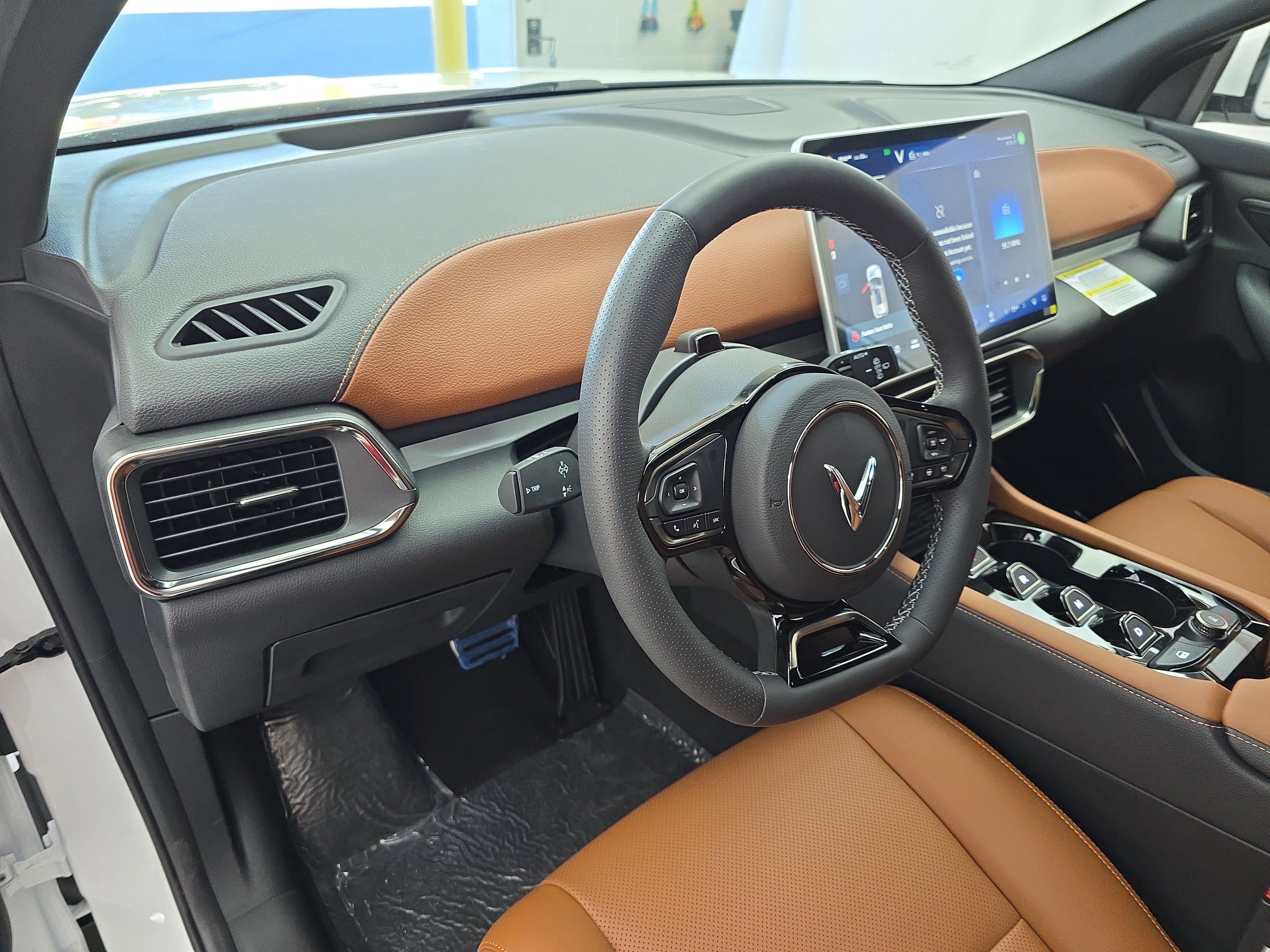 New 2025 VinFast VF 8 Plus image 16