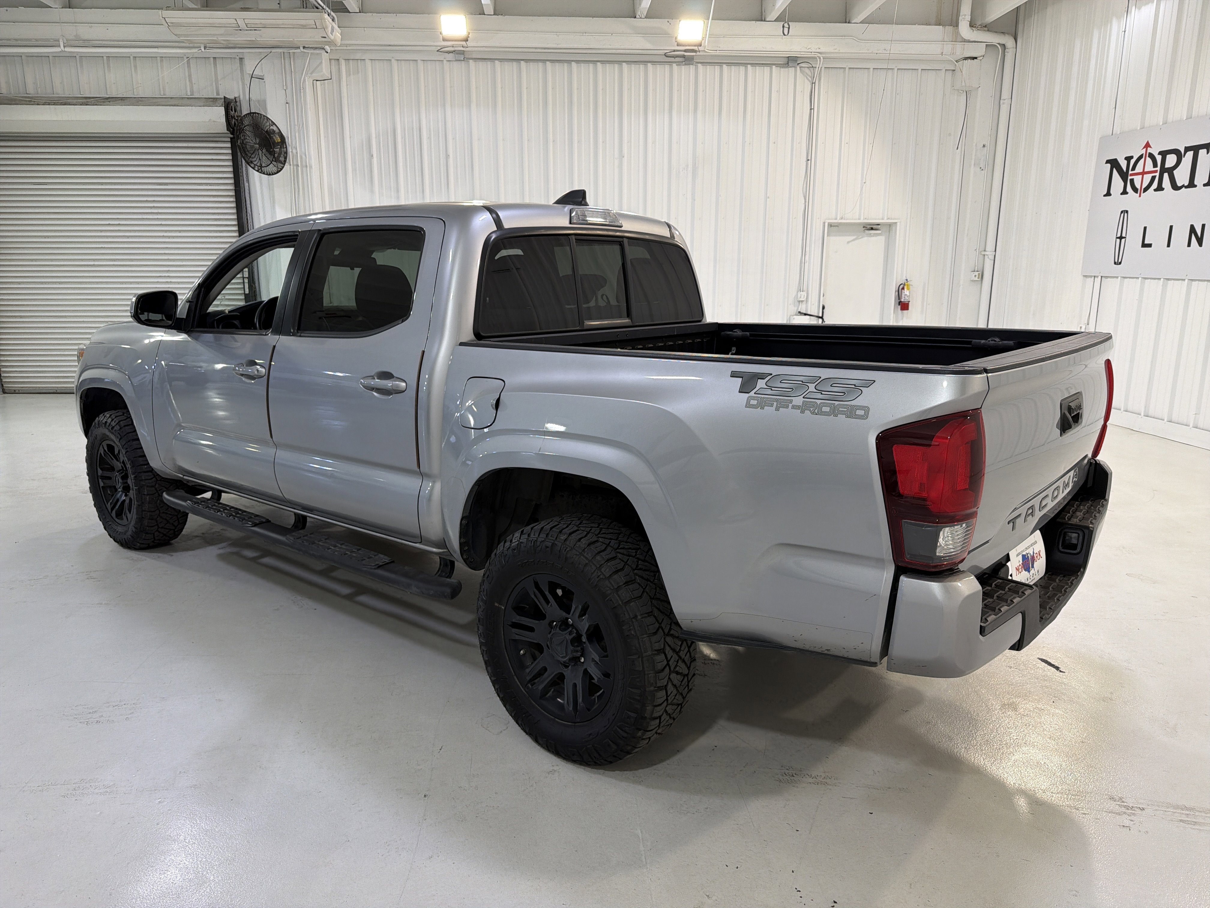 Used 2020 Toyota Tacoma SR w/ SR Convenience Package image 3