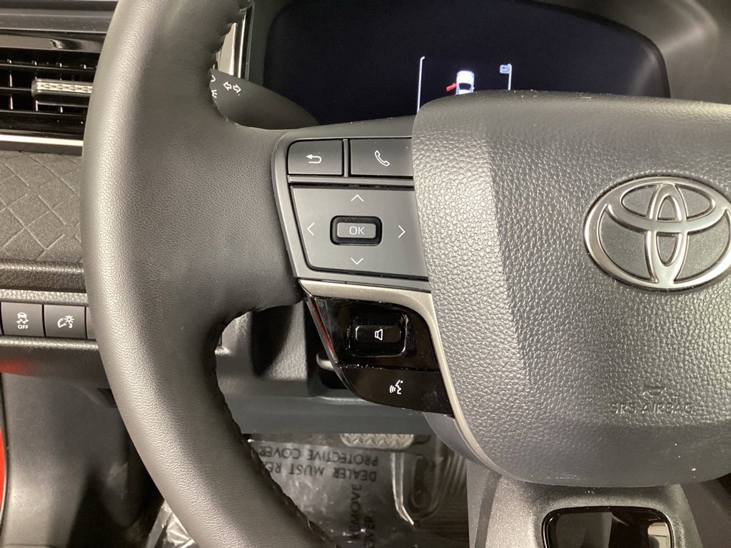 Used 2026 Toyota Camry XLE AWD/4WD image 14