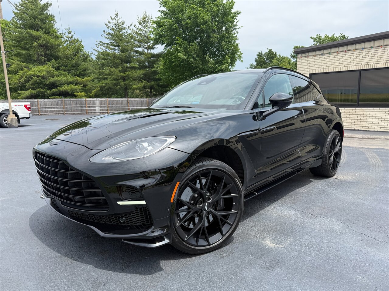 Used 2025 Aston Martin DBX 707 AWD/4WD image 2