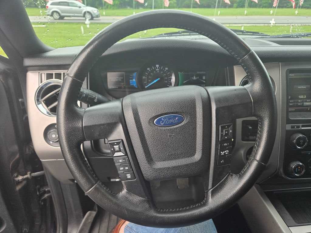 Used 2015 Ford Expedition EL XLT w/ Equipment Group 202A RWD image 11