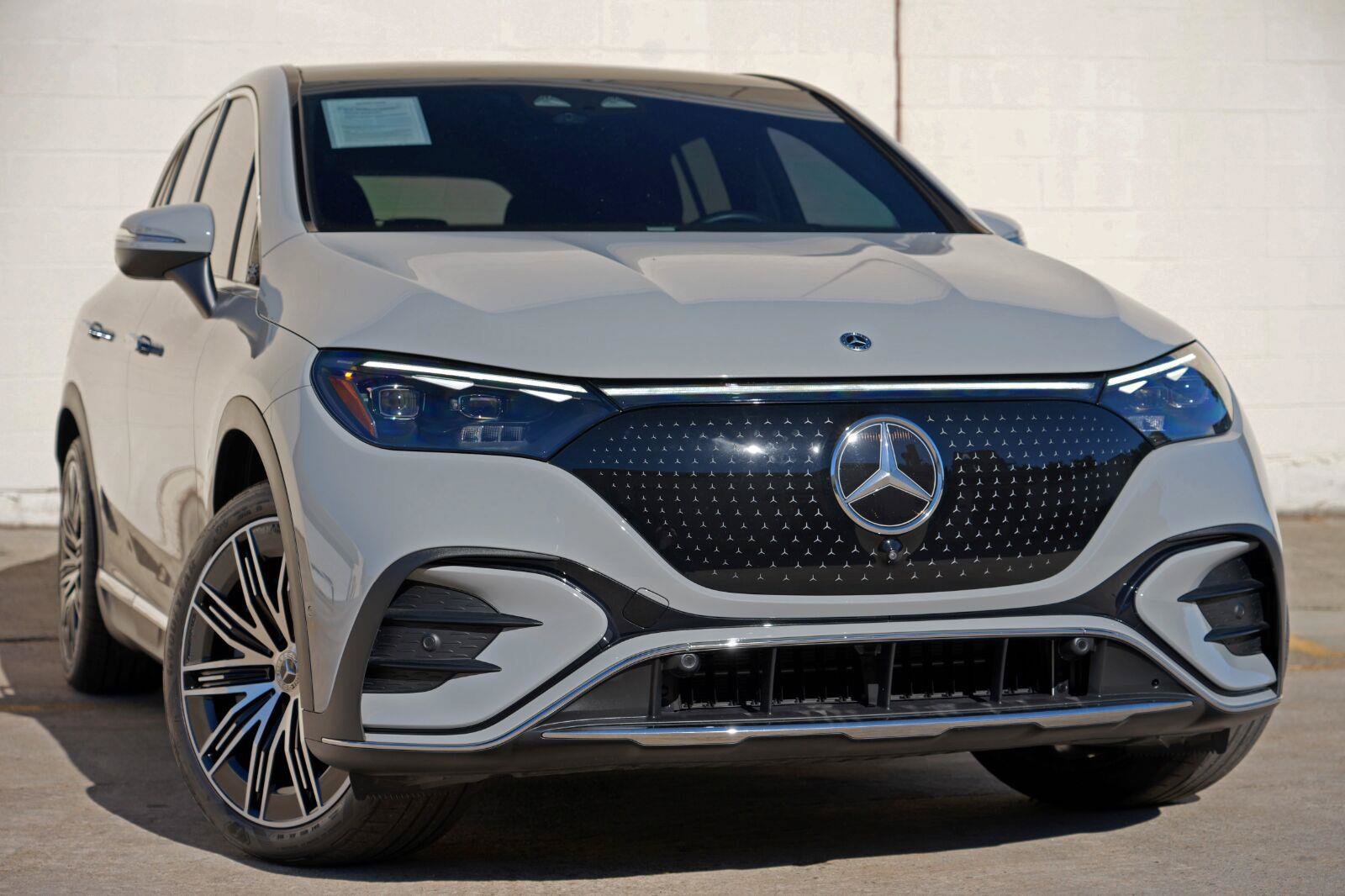 Used 2023 Mercedes-Benz EQE 350+ SUV w/ AMG Line Exterior Package image 3