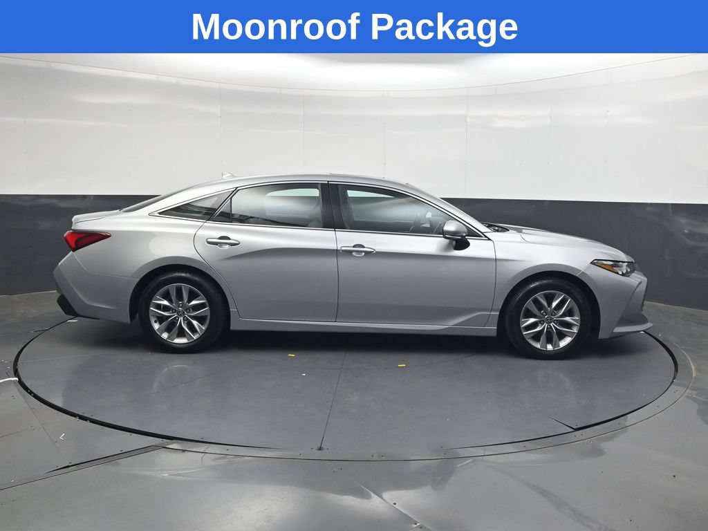 Used 2022 Toyota Avalon XLE w/ Moonroof Package FWD image 3