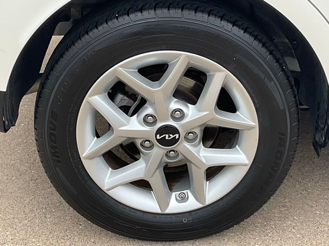 Used 2025 Kia Soul LX w/ LX Technology Package FWD image 7
