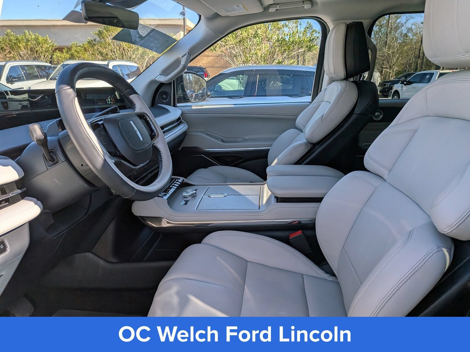 Certified 2025 Lincoln Navigator Reserve AWD/4WD image 24