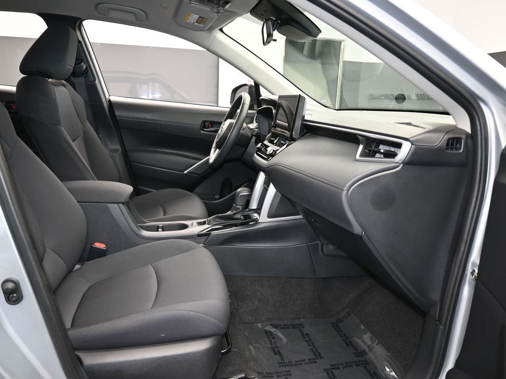 Used 2023 Toyota Corolla Cross LE image 39