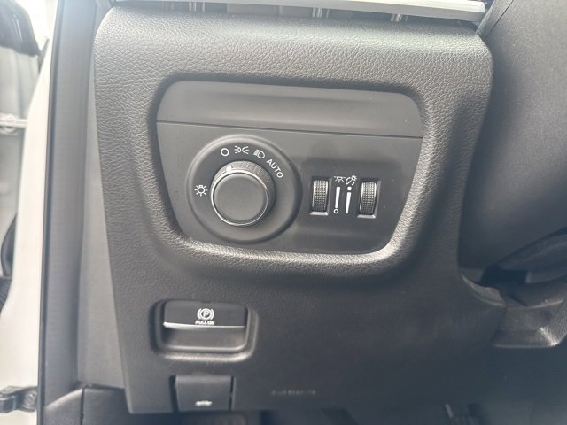 Used 2024 Jeep Grand Cherokee L Laredo image 16