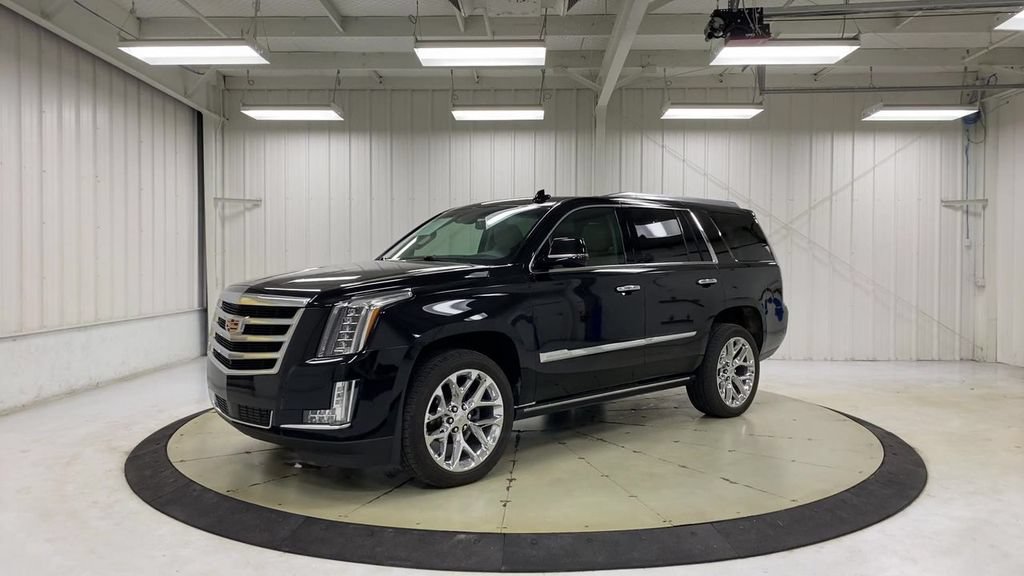 Used 2017 Cadillac Escalade Premium Luxury AWD/4WD image 4