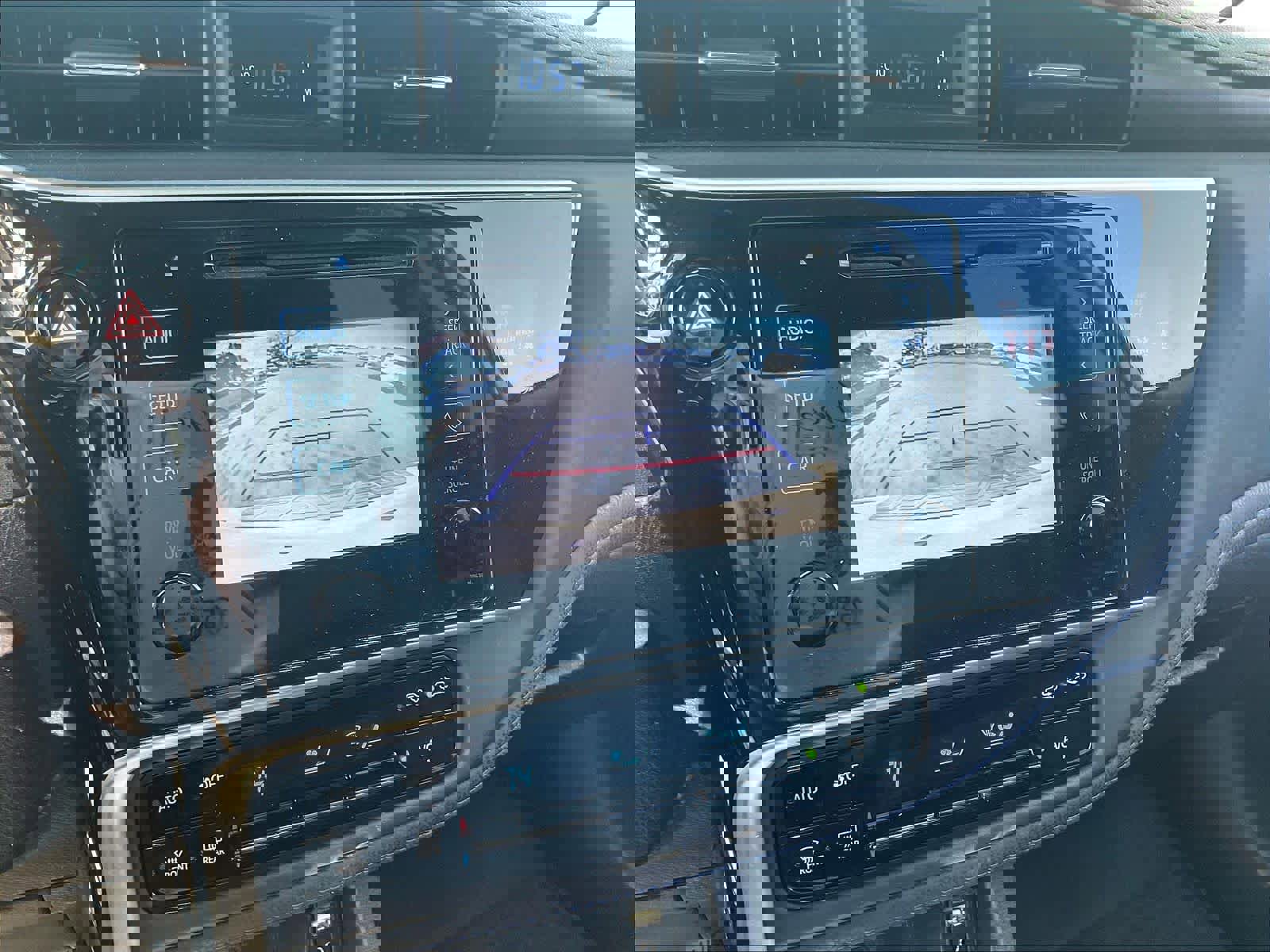 Used 2018 Toyota Corolla SE image 21