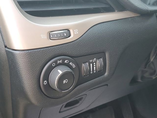 Used 2016 Jeep Cherokee 75th Anniversary AWD/4WD image 33