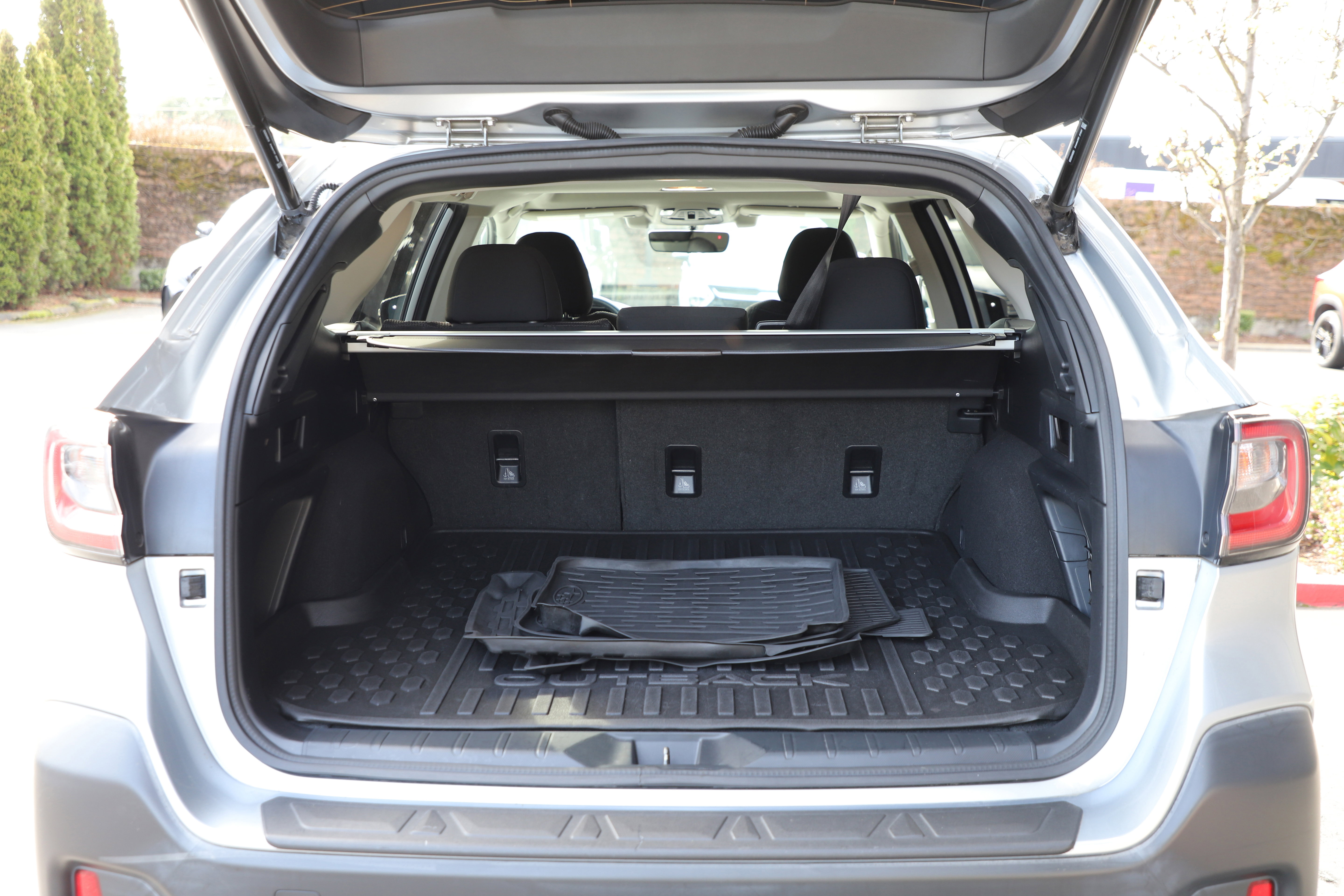 Used 2020 Subaru Outback Premium image 15