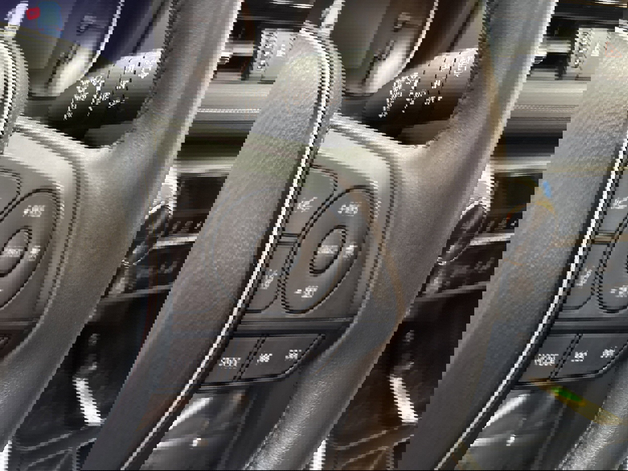 Used 2023 Toyota RAV4 XLE Premium image 33