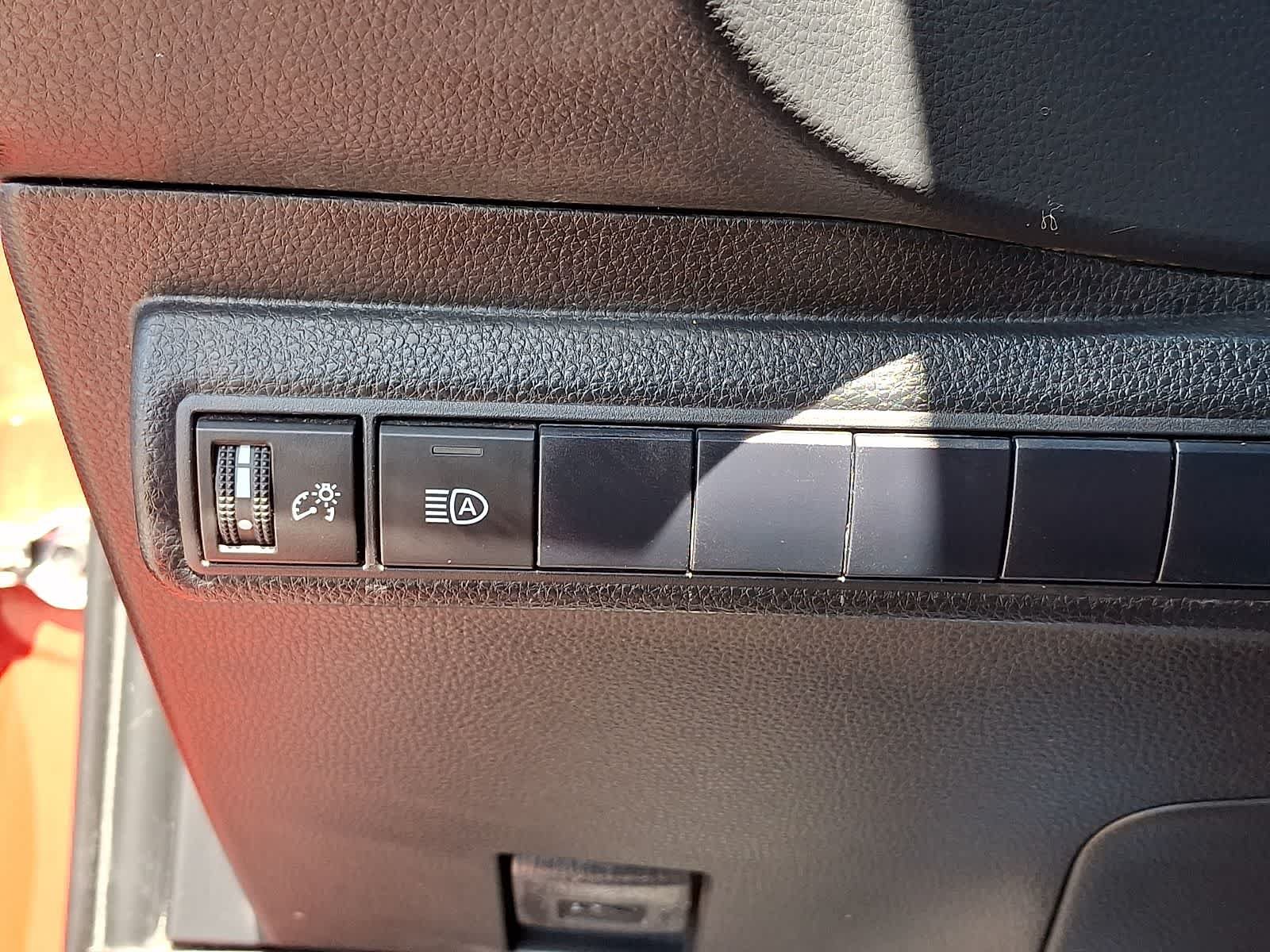 Certified 2021 Toyota Corolla SE w/ SE Preferred Package FWD image 30