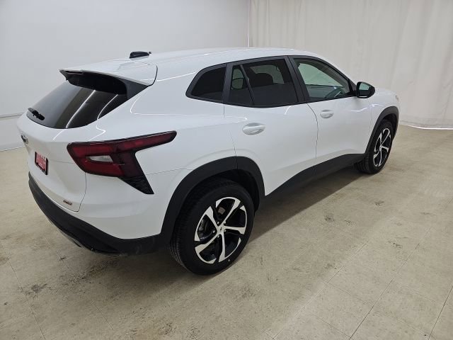 Used 2024 Chevrolet Trax RS w/ Driver Confidence Package image 13