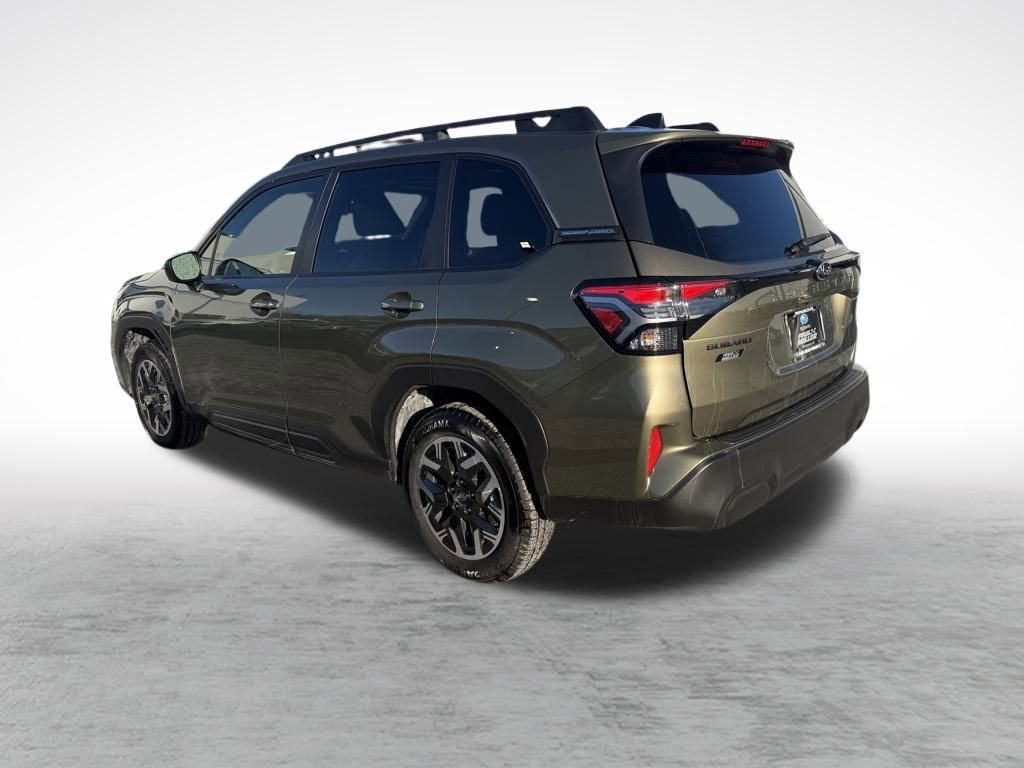 Used 2025 Subaru Forester Premium image 5