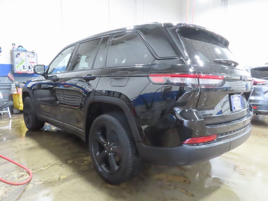 Certified 2023 Jeep Grand Cherokee Limited w/ Black Appearance Package image 22