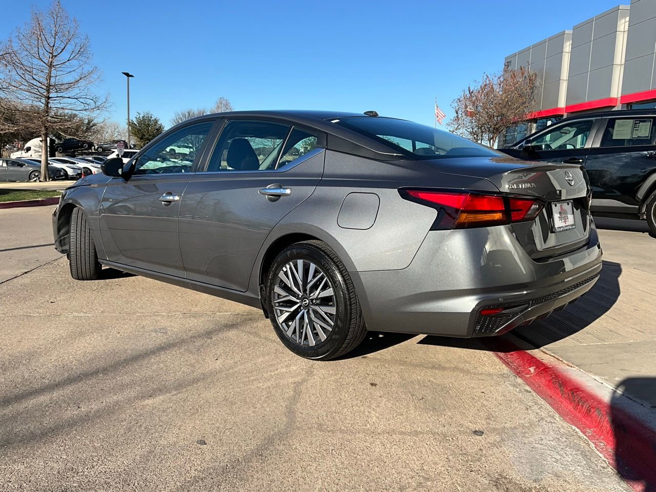 Used 2025 Nissan Altima 2.5 SV image 8