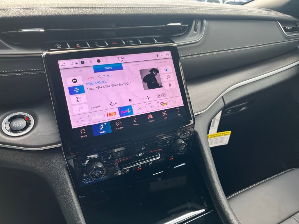 New 2025 Jeep Grand Cherokee Limited w/ Black Appearance Package image 12